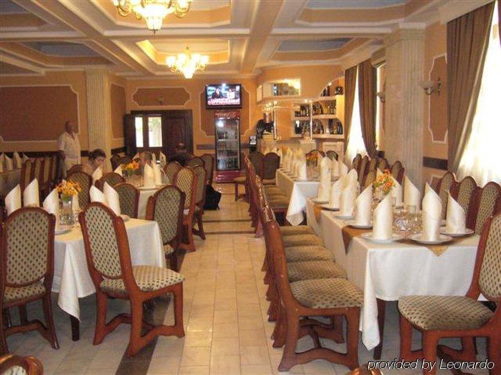 Hotel Orient Brăila Ресторант снимка